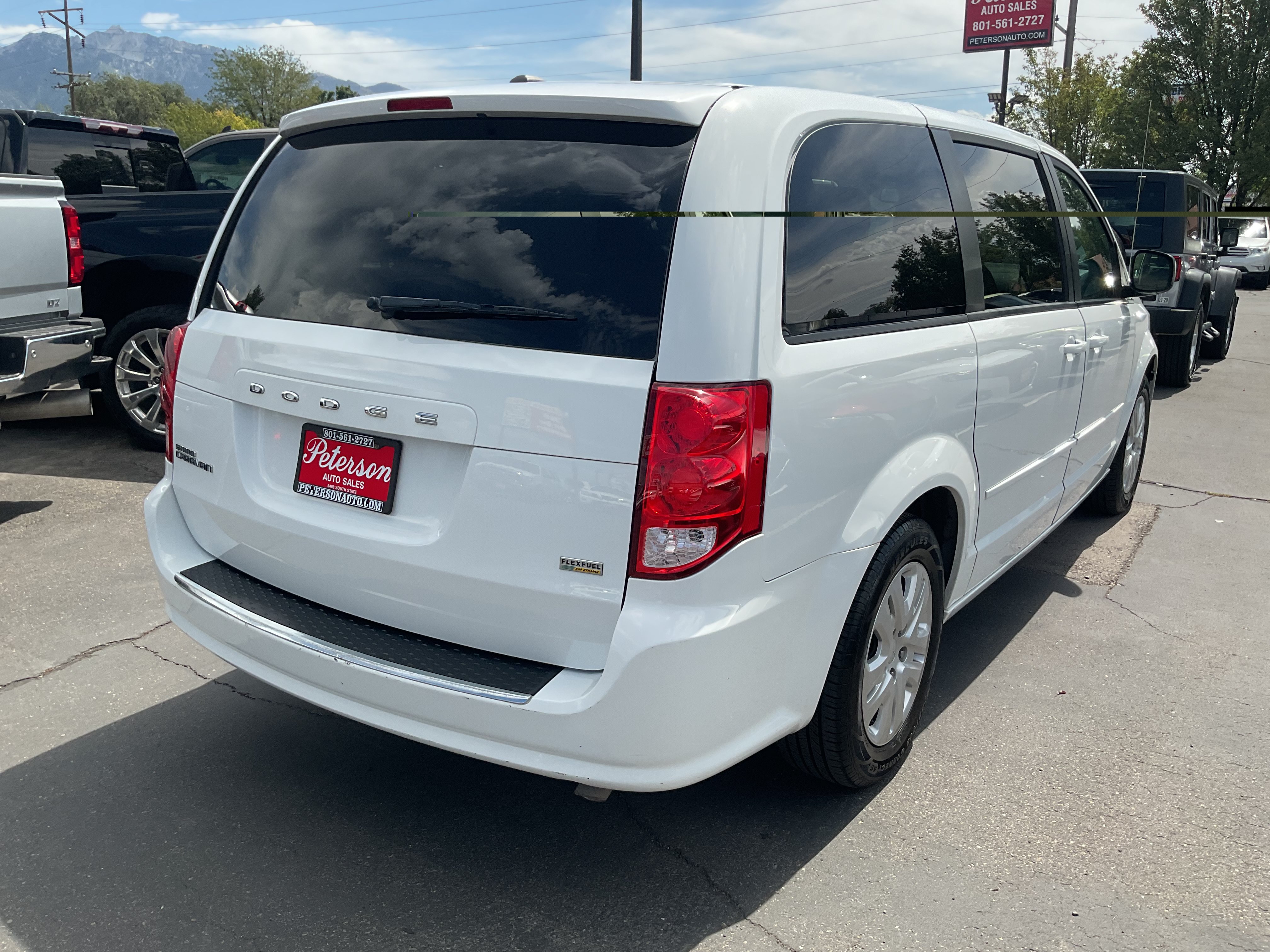Used 2017 Dodge Grand Caravan SE w/ UConnect Hands-Free Group FWD image 6