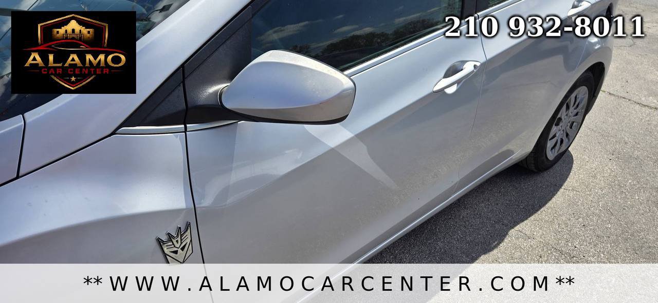 Used 2016 Hyundai Elantra GT FWD image 9
