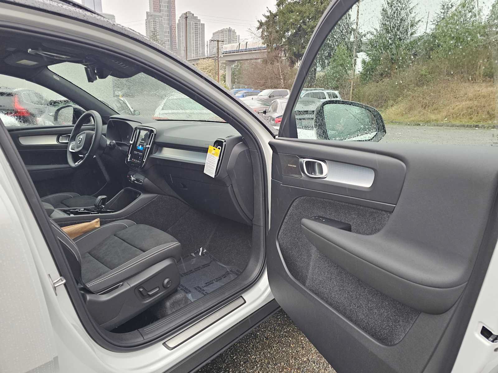 New 2026 Volvo XC40 B5 Ultra w/ Climate Package AWD/4WD image 12