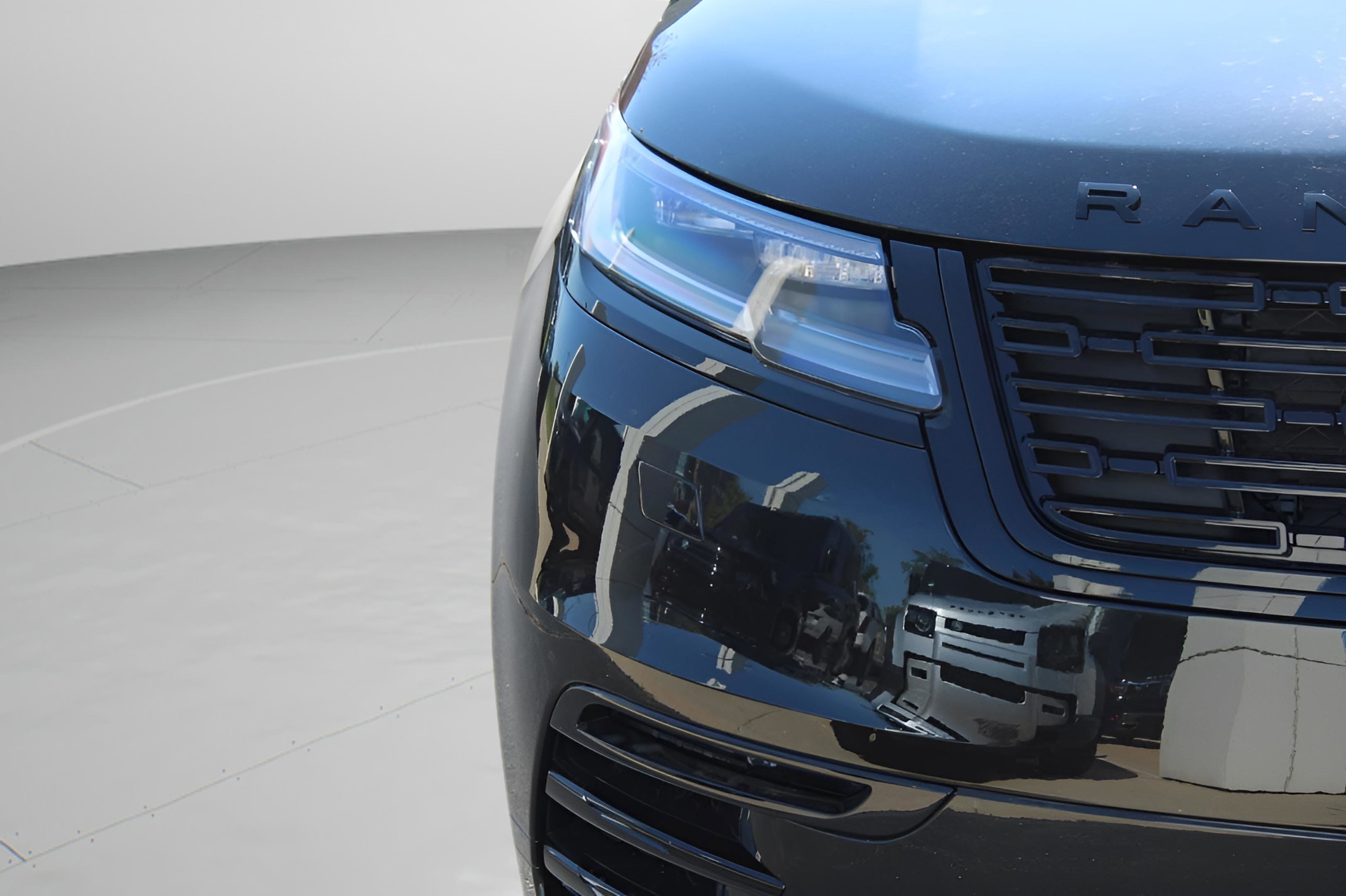 Used 2025 Land Rover Range Rover Velar Dynamic SE image 9