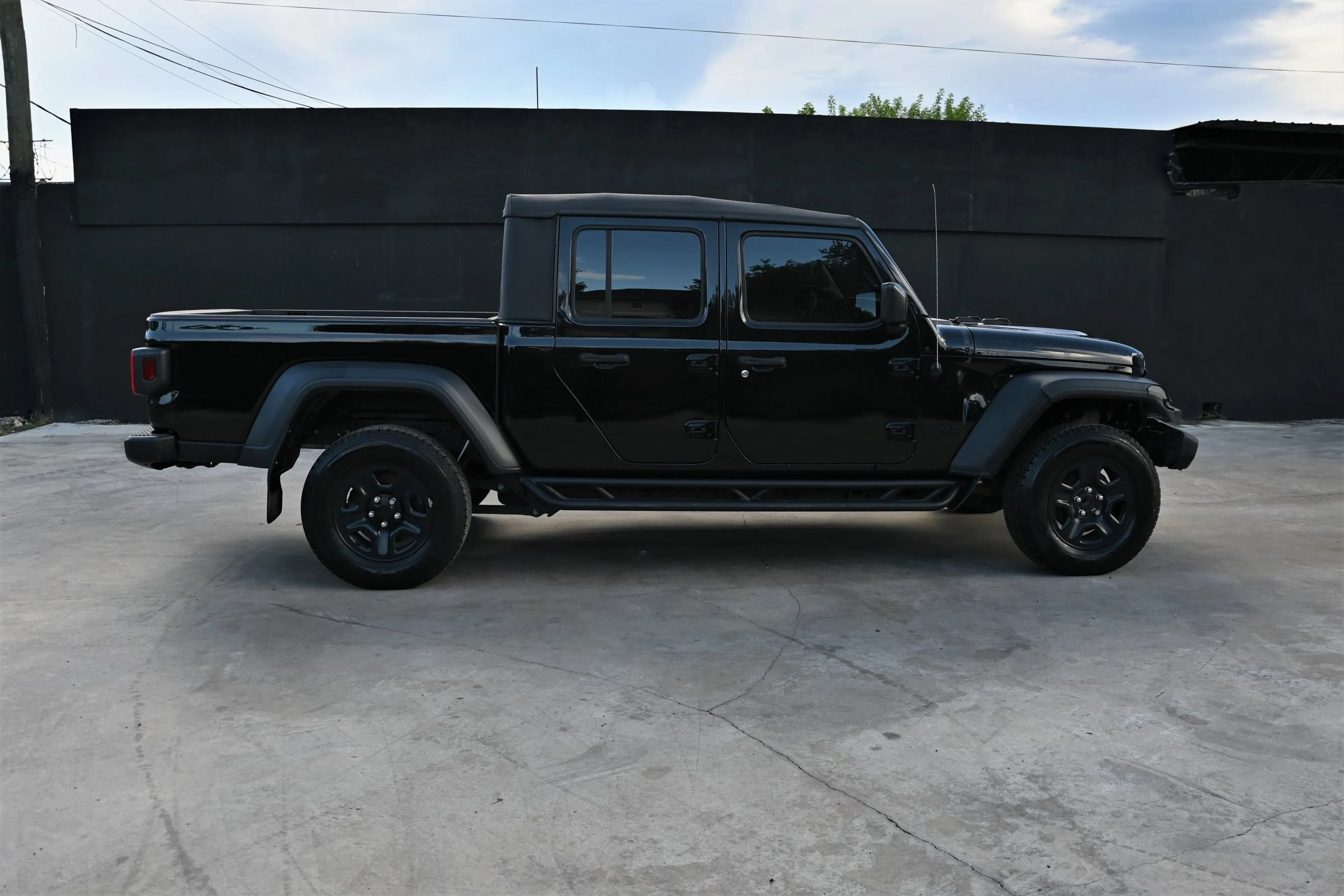 Used 2021 Jeep Gladiator Sport AWD/4WD image 6