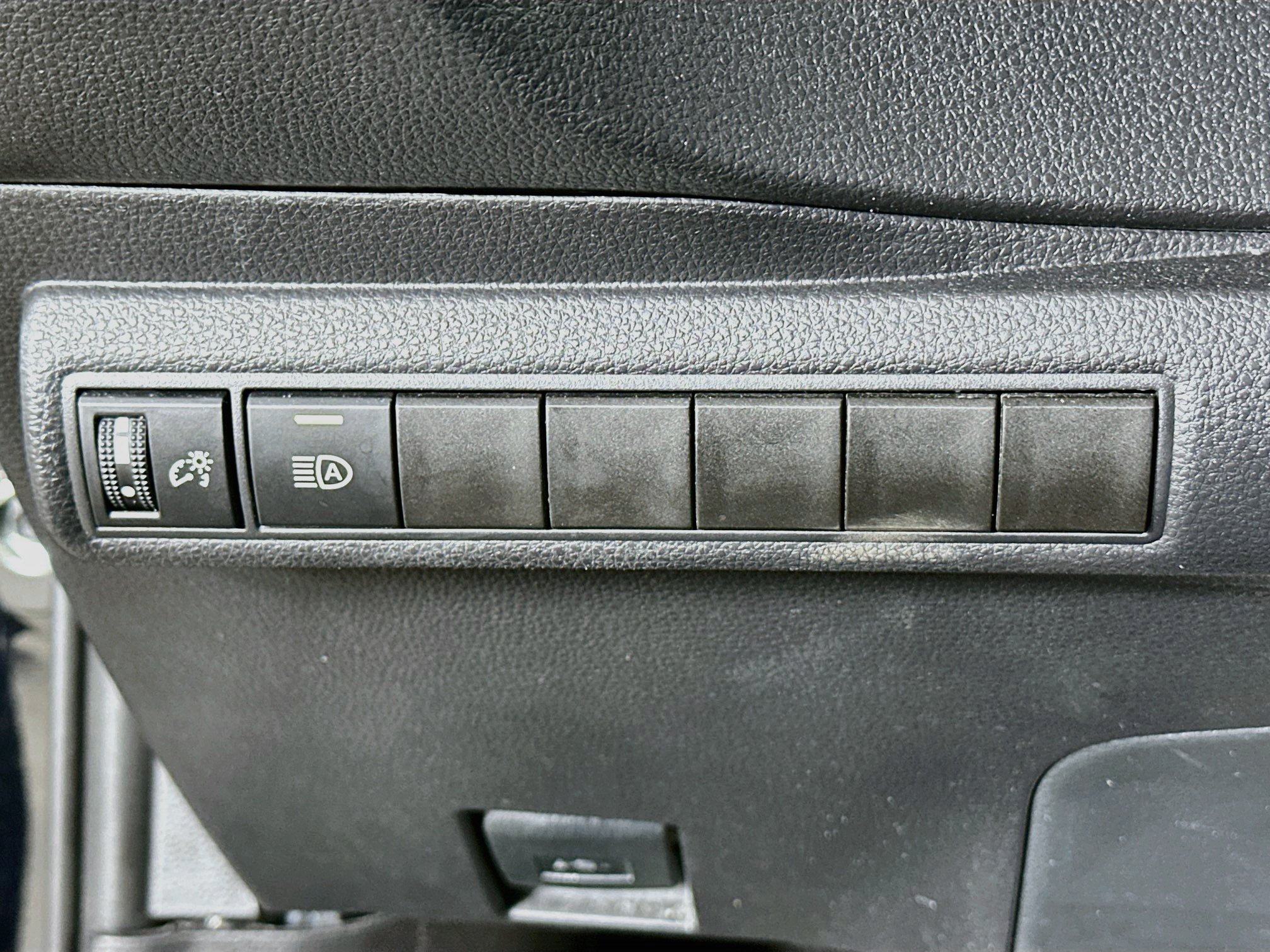 Used 2025 Toyota Corolla LE FWD image 17