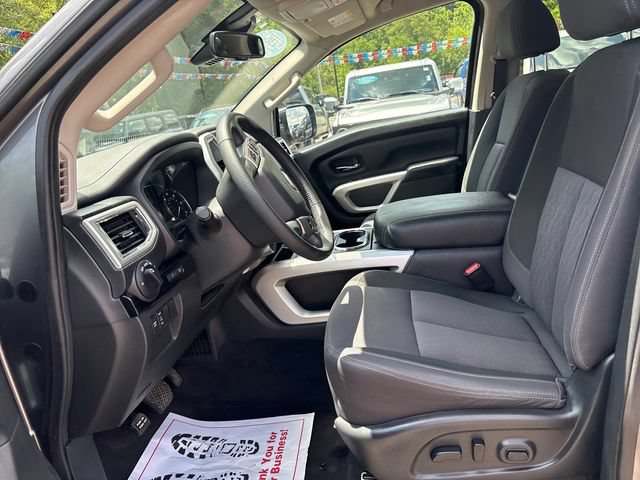 Used 2021 Nissan Titan SV w/ SV Convenience Package AWD/4WD image 8