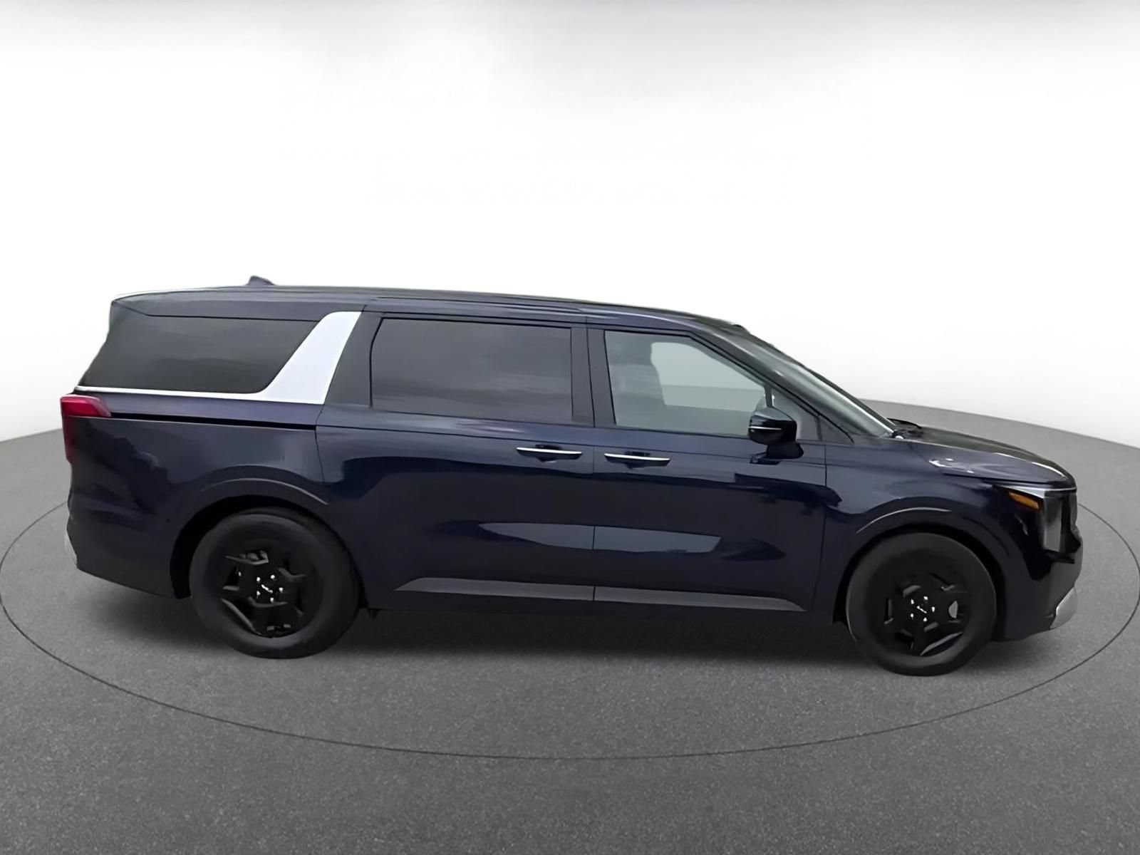 Used 2026 Kia Carnival FWD image 15