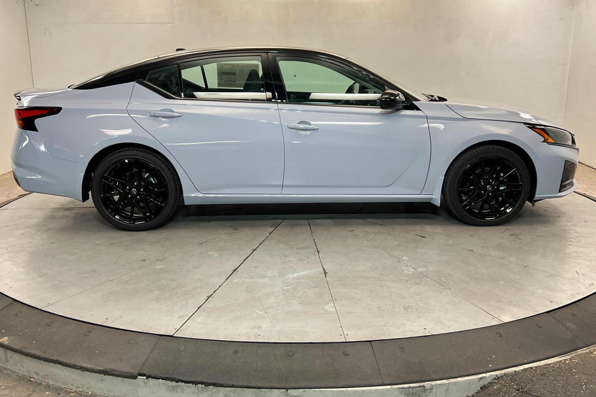 New 2026 Nissan Altima 2.5 SR w/ SR Midnight Edition Package FWD image 5