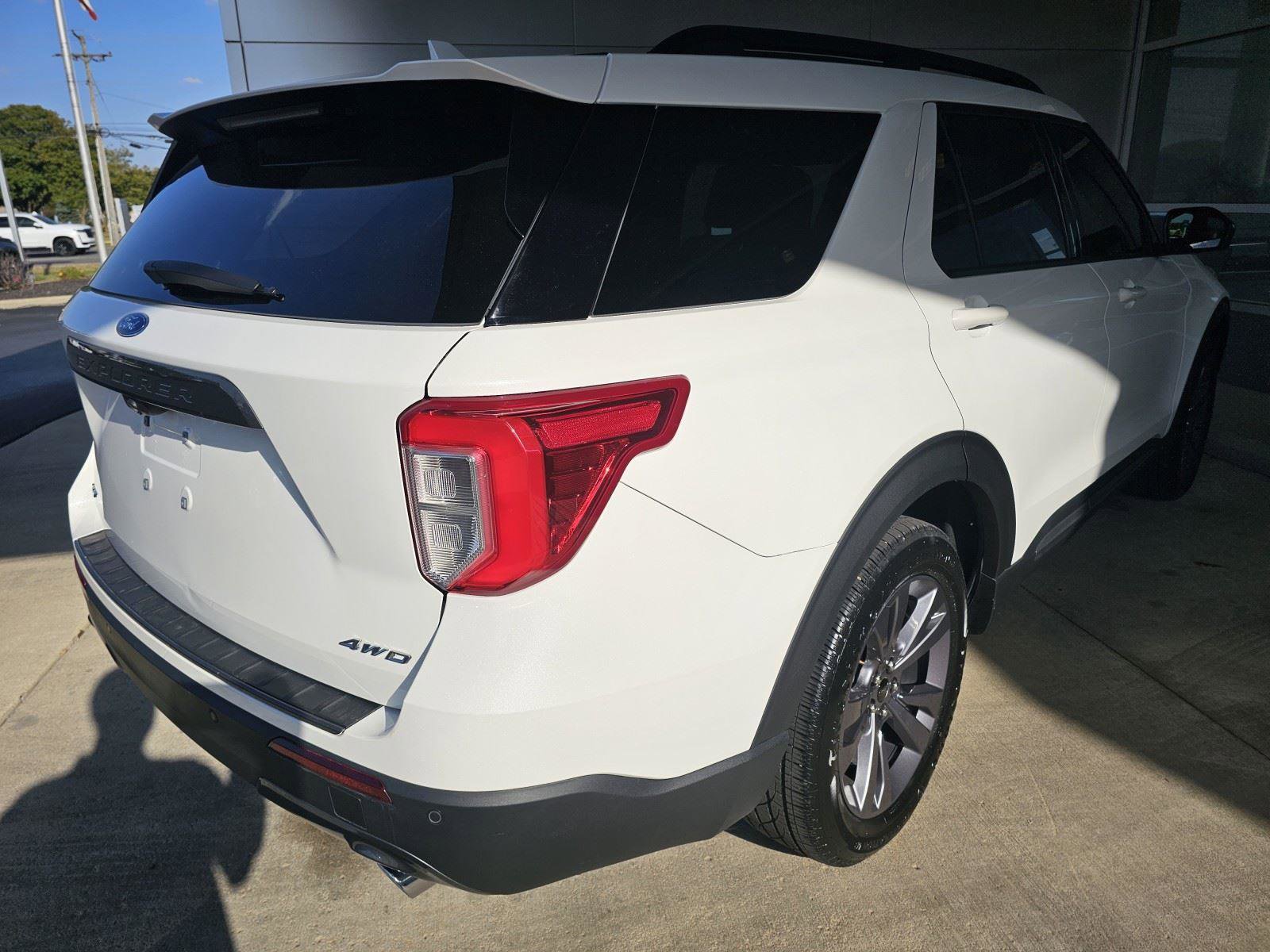 Used 2022 Ford Explorer XLT w/ Equipment Group 202A image 5