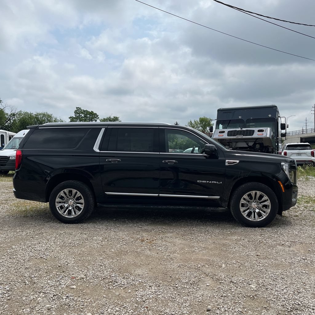 Used 2025 GMC Yukon XL Denali AWD/4WD image 10