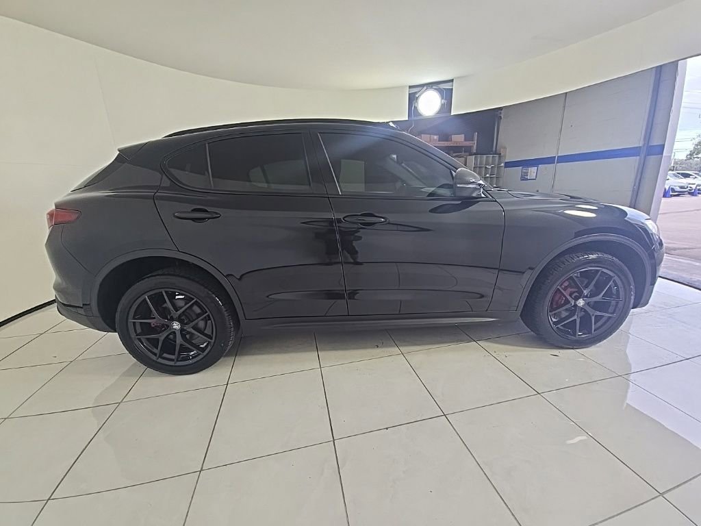 Used 2020 Alfa Romeo Stelvio w/ Nero Edizione RWD image 4