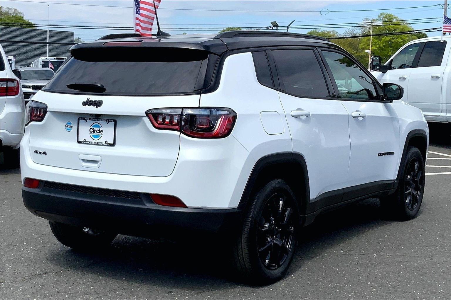 Used 2024 Jeep Compass Latitude w/ Convenience Group AWD/4WD image 10