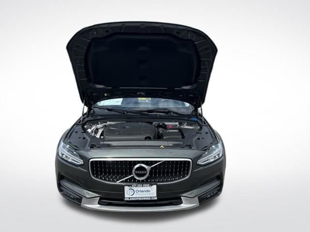 Used 2020 Volvo V90 T6 Cross Country image 18