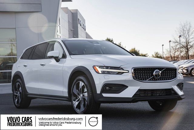 New 2026 Volvo V60 B5 Cross Country Plus w/ Protection Package Premier AWD/4WD image 1