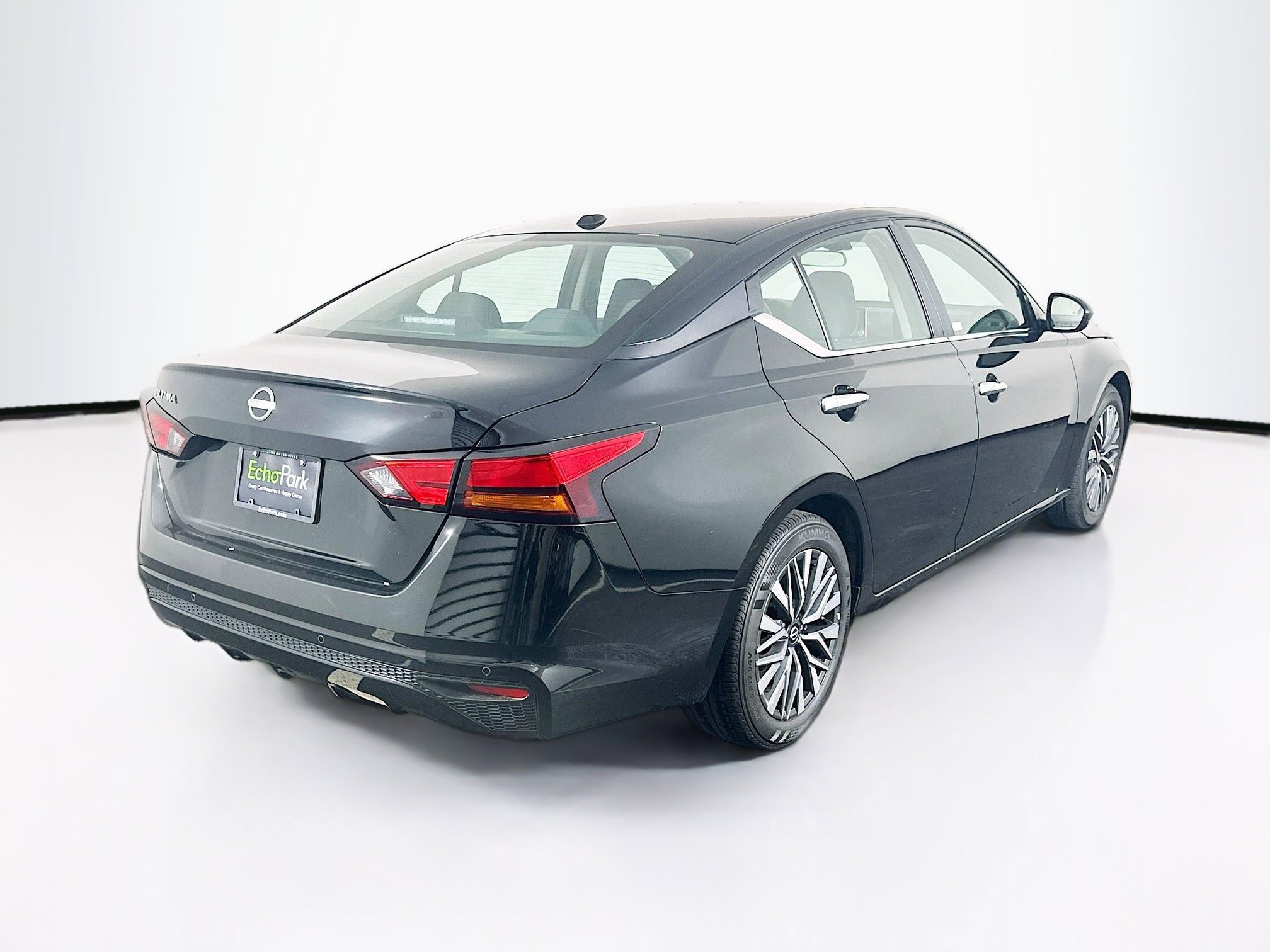 Used 2025 Nissan Altima 2.5 SV FWD image 9