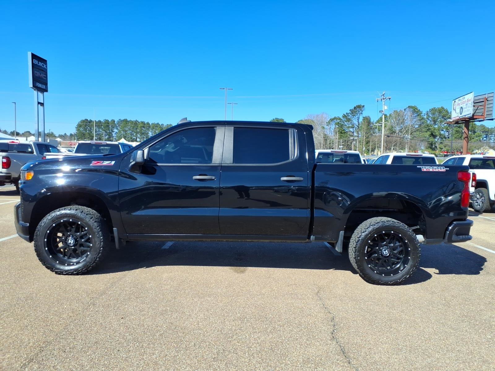 Used 2022 Chevrolet Silverado 1500 Custom Trail Boss w/ Midnight Edition AWD/4WD image 1