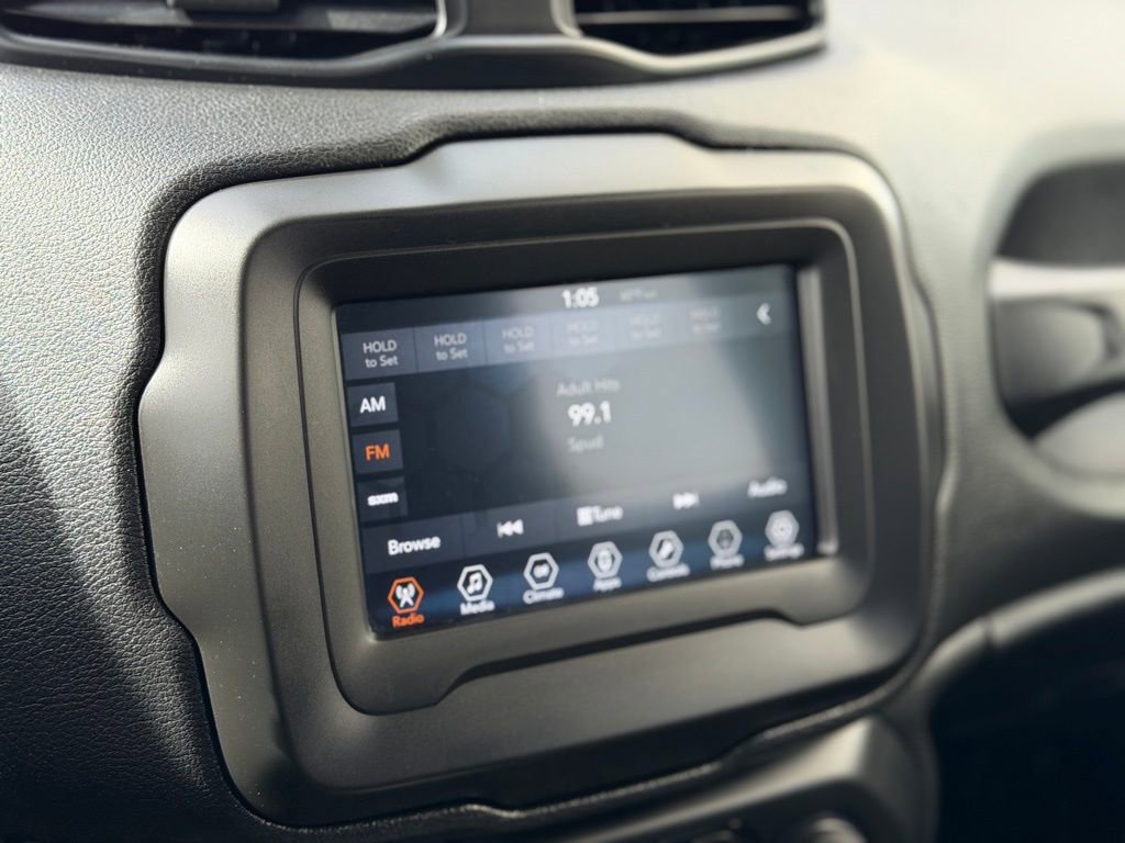 Used 2018 Jeep Renegade Latitude w/ Safety & Security Group image 14