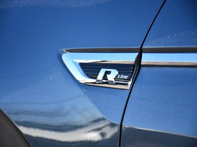 Used 2020 Volkswagen Tiguan SE R-Line AWD/4WD image 10