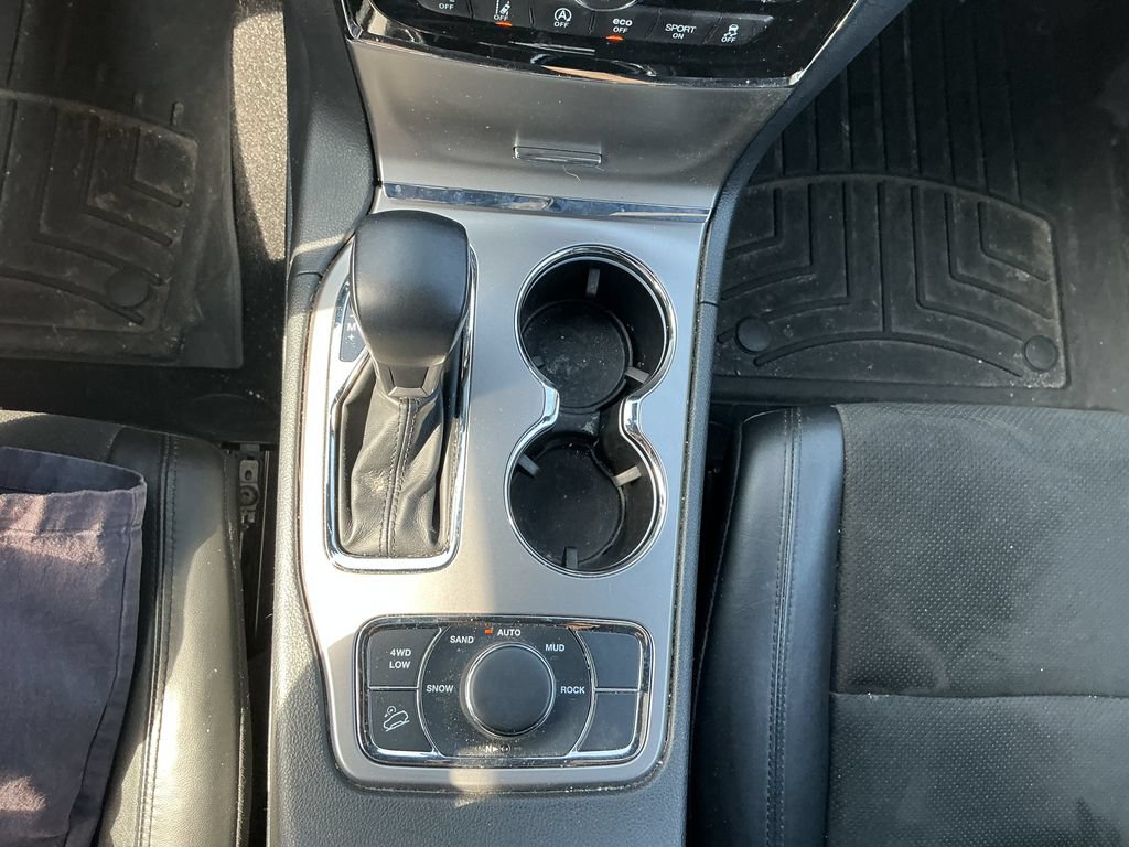 Used 2022 Jeep Grand Cherokee Laredo X AWD/4WD image 25
