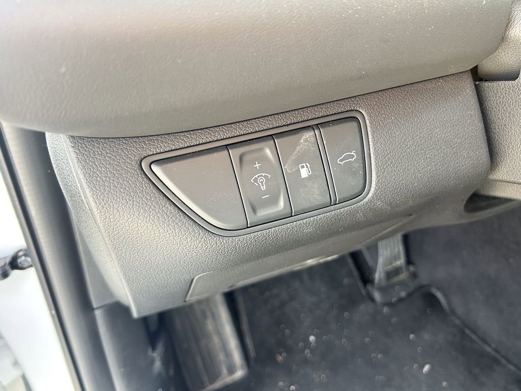 Used 2025 Genesis G70 2.5T image 11