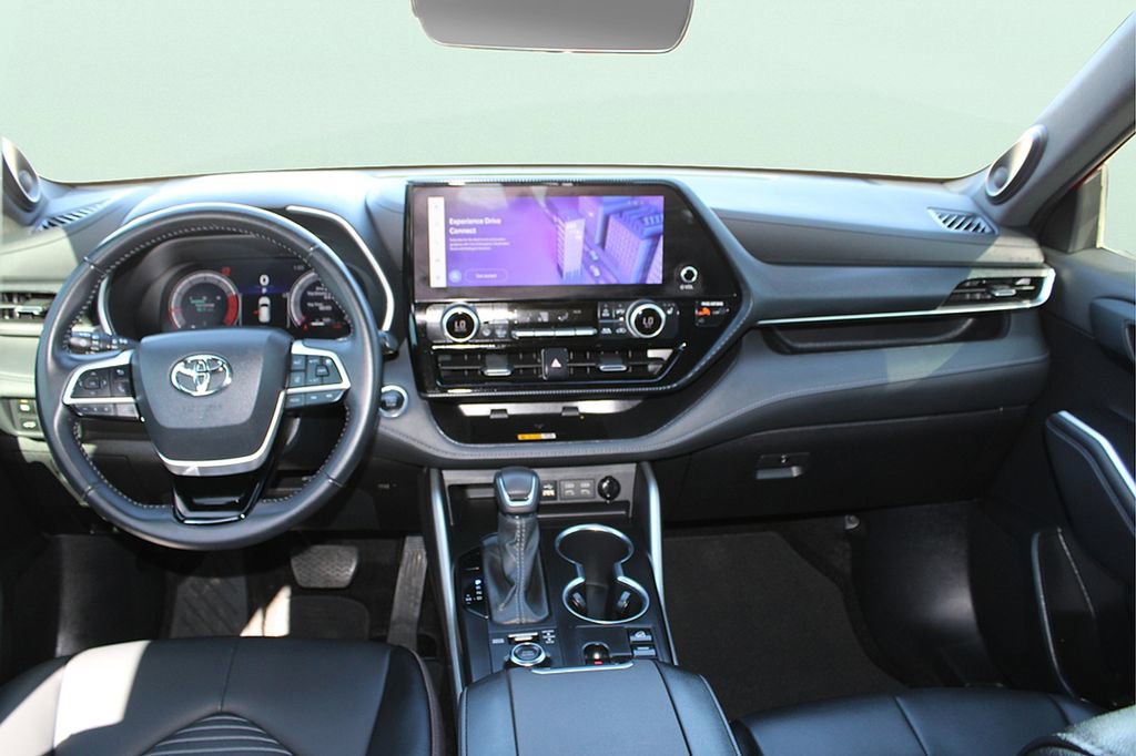 Used 2025 Toyota Highlander XSE image 24