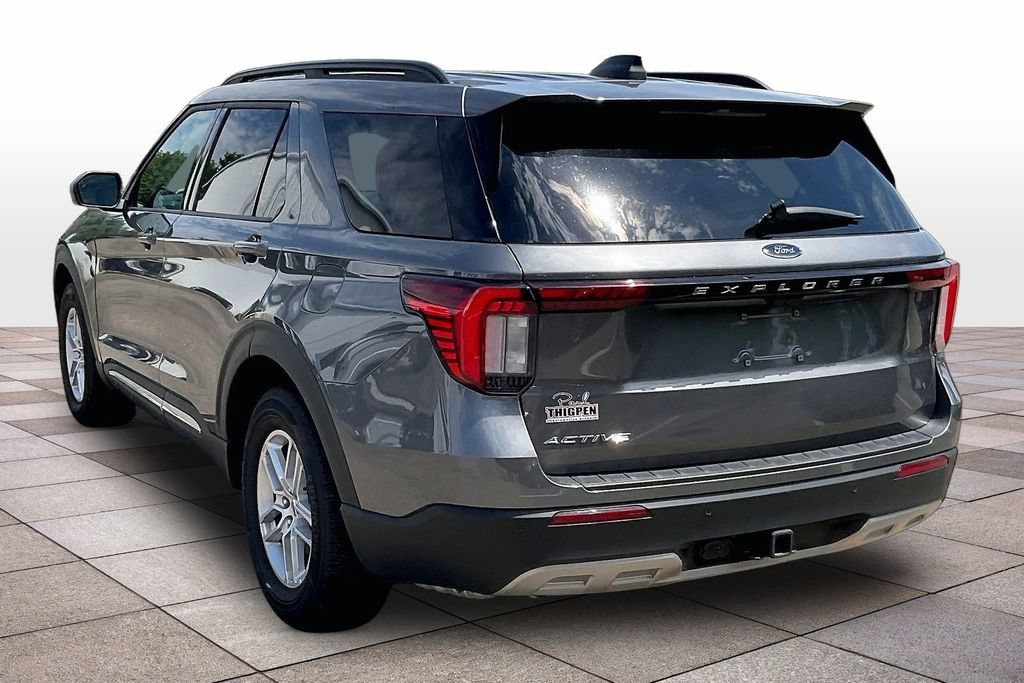 Used 2025 Ford Explorer Active w/ Active Comfort Package RWD image 2