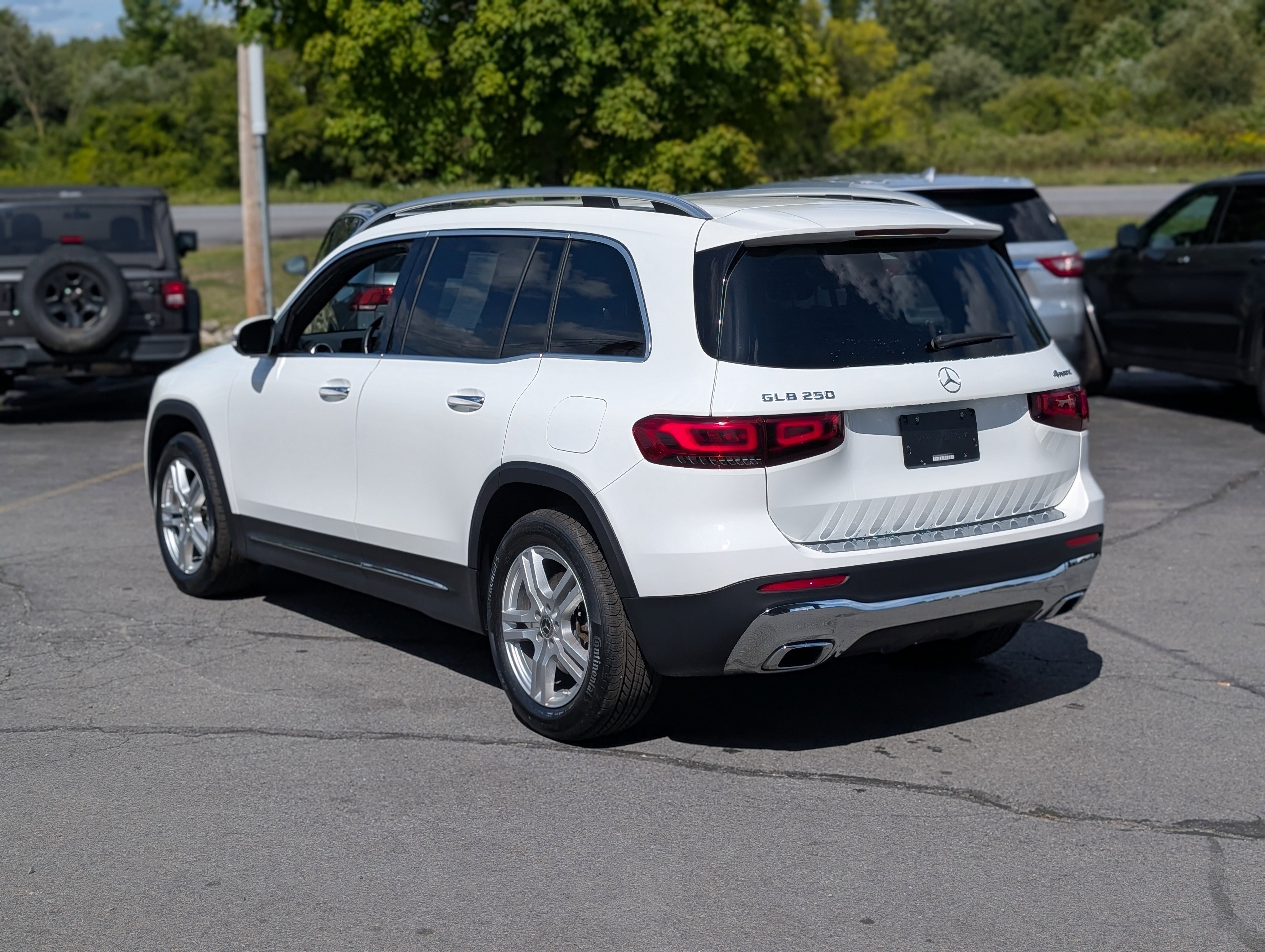 Used 2023 Mercedes-Benz GLB 250 4MATIC image 9