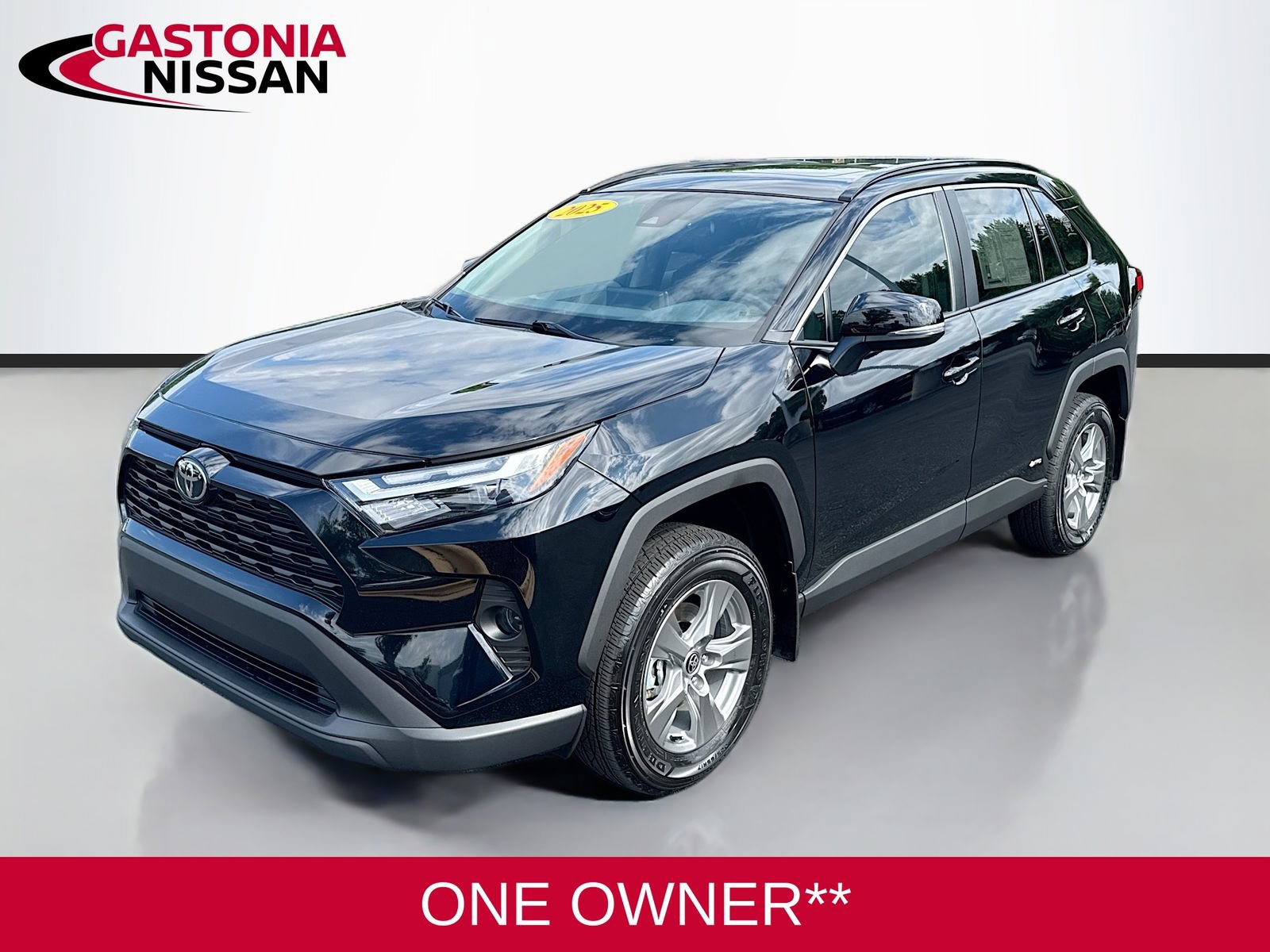 Used 2025 Toyota RAV4 XLE w/ Convenience Package AWD/4WD image 3