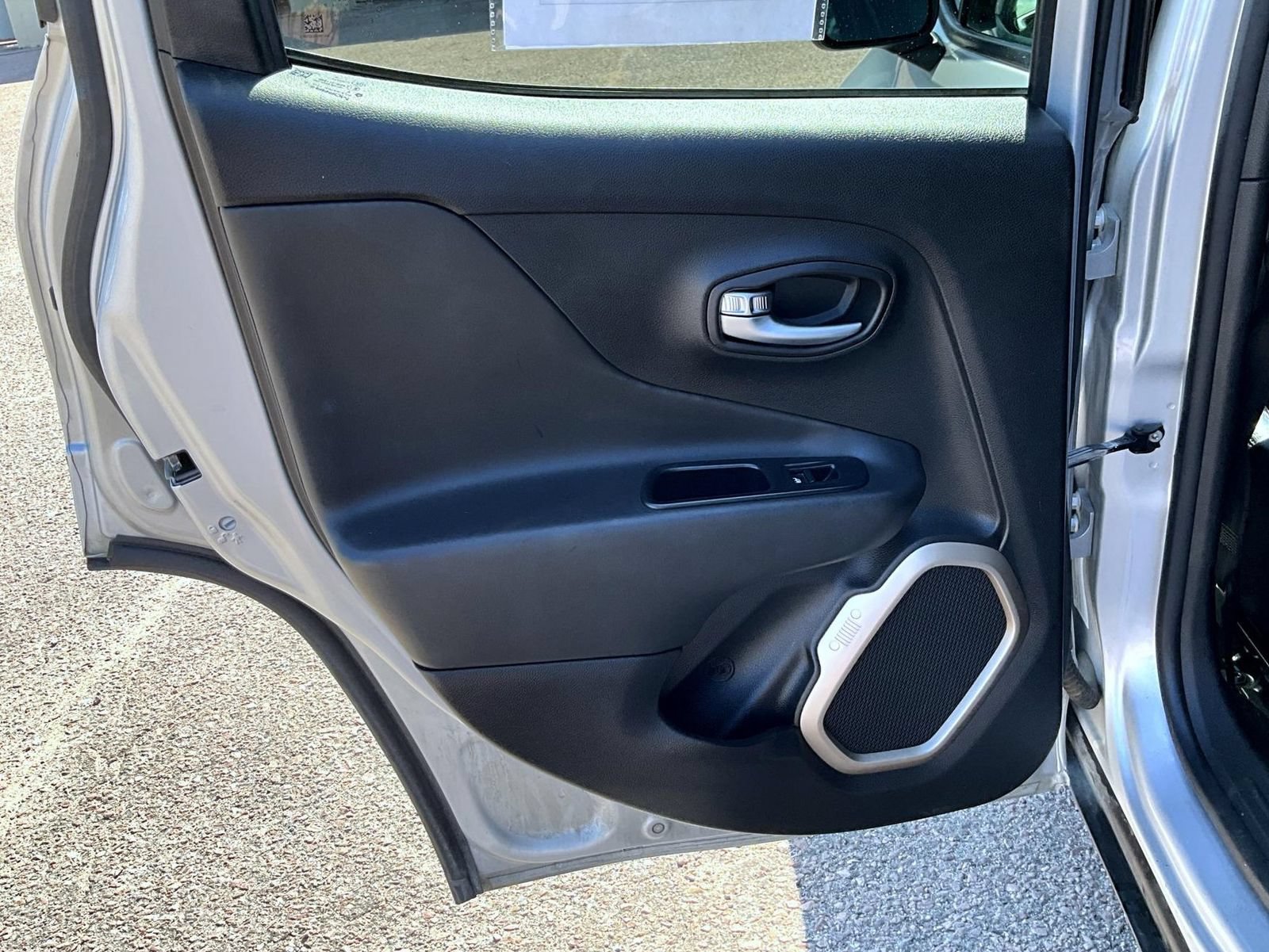 Used 2015 Jeep Renegade Limited w/ Premium Navigation Group AWD/4WD image 21