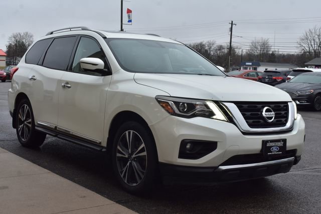 Used 2017 Nissan Pathfinder Platinum w/ Family Entertainment Package image 11
