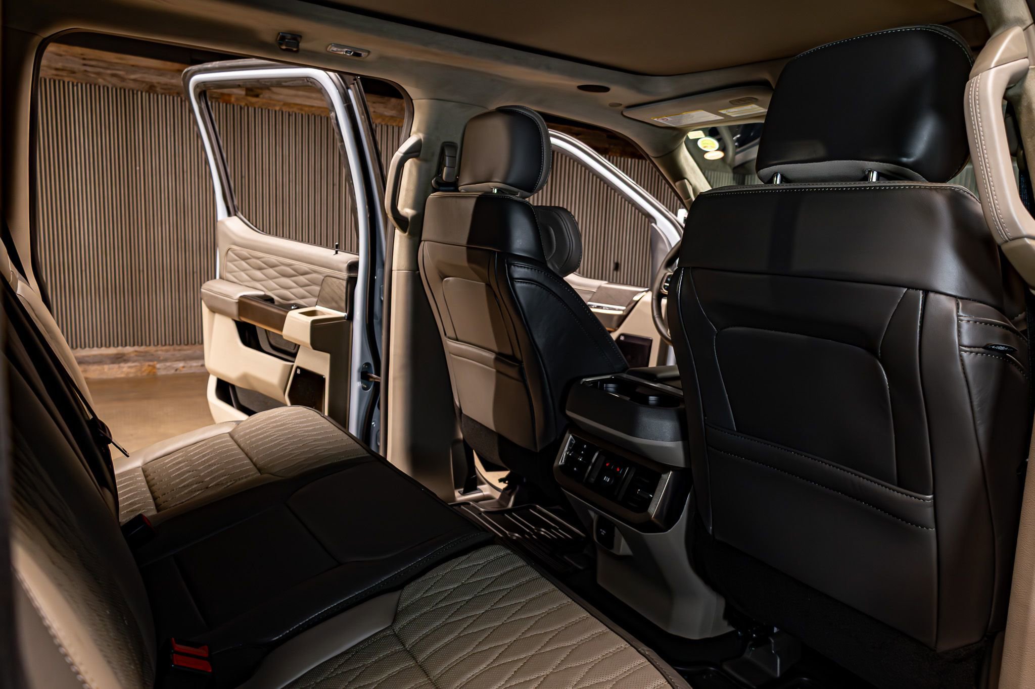 Used 2026 Ford F450 Platinum w/ Platinum Plus Package image 27