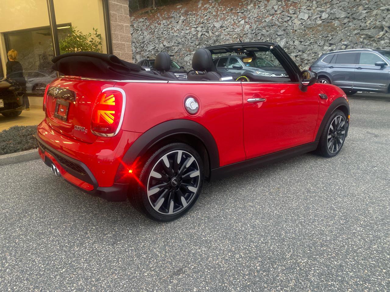 Used 2022 MINI Cooper S image 2