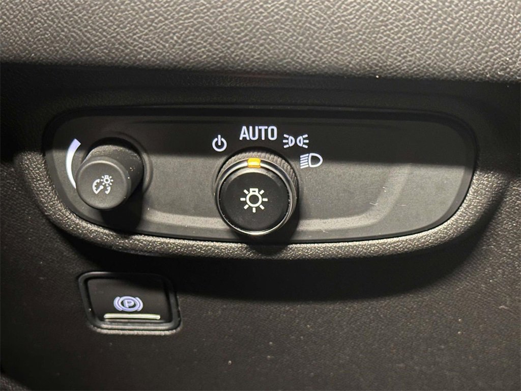 Used 2022 GMC Terrain SLE w/ Driver Convenience Package image 21