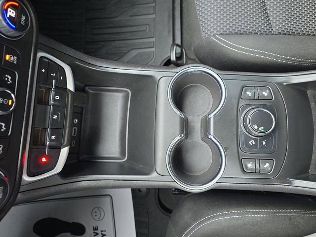 Used 2024 GMC Terrain SLE w/ Driver Convenience Package image 33