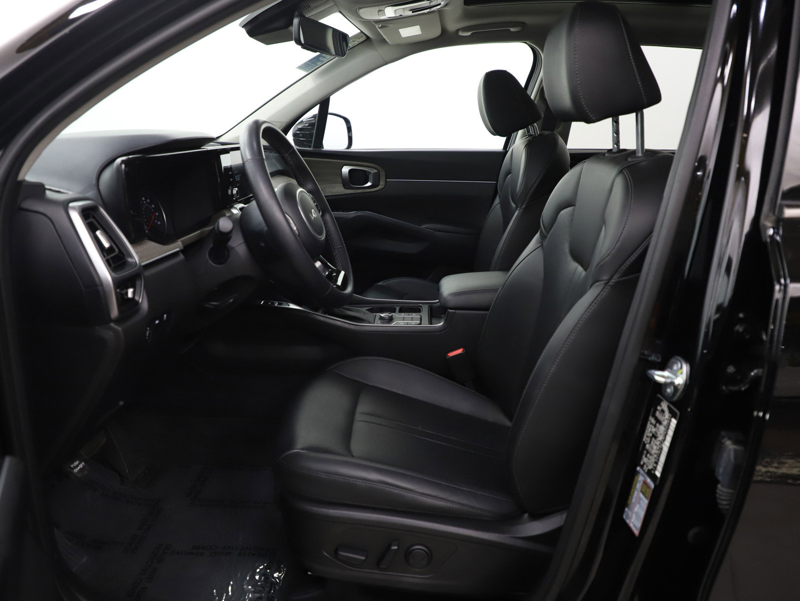 Used 2023 Kia Sorento S w/ Panoramic Sunroof Package image 16