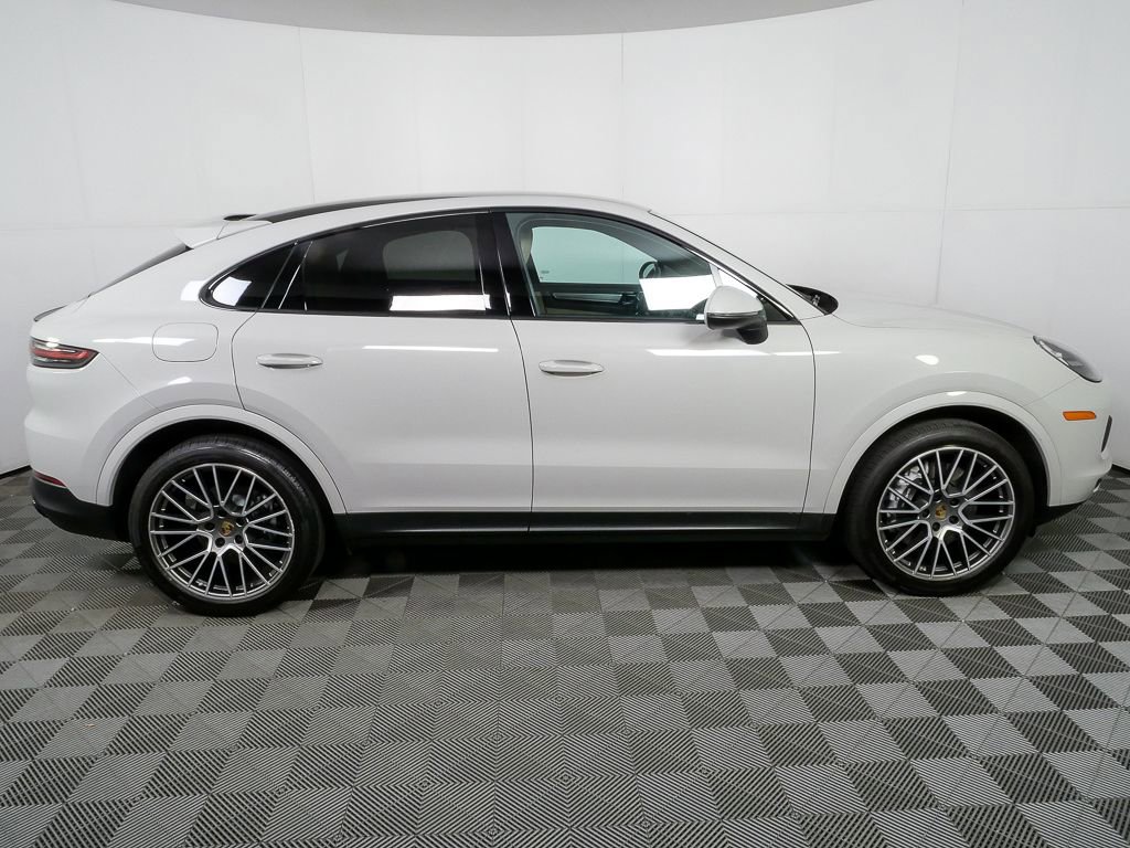 Certified 2023 Porsche Cayenne Platinum Edition AWD/4WD image 29