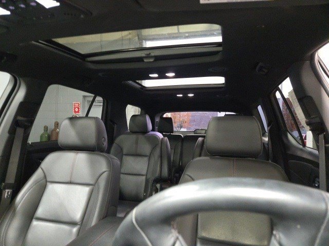Used 2023 Chevrolet Traverse RS image 17