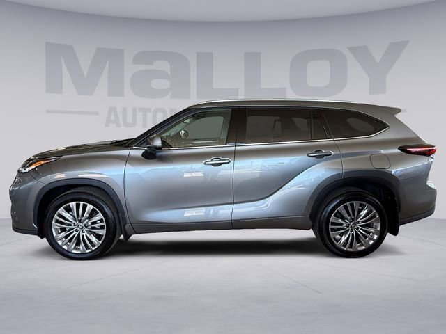 Used 2026 Toyota Highlander Platinum AWD/4WD image 2
