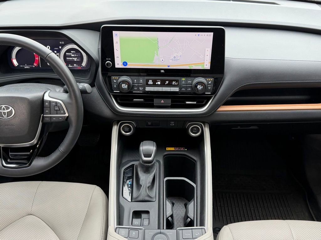 Used 2024 Toyota Grand Highlander Limited image 9