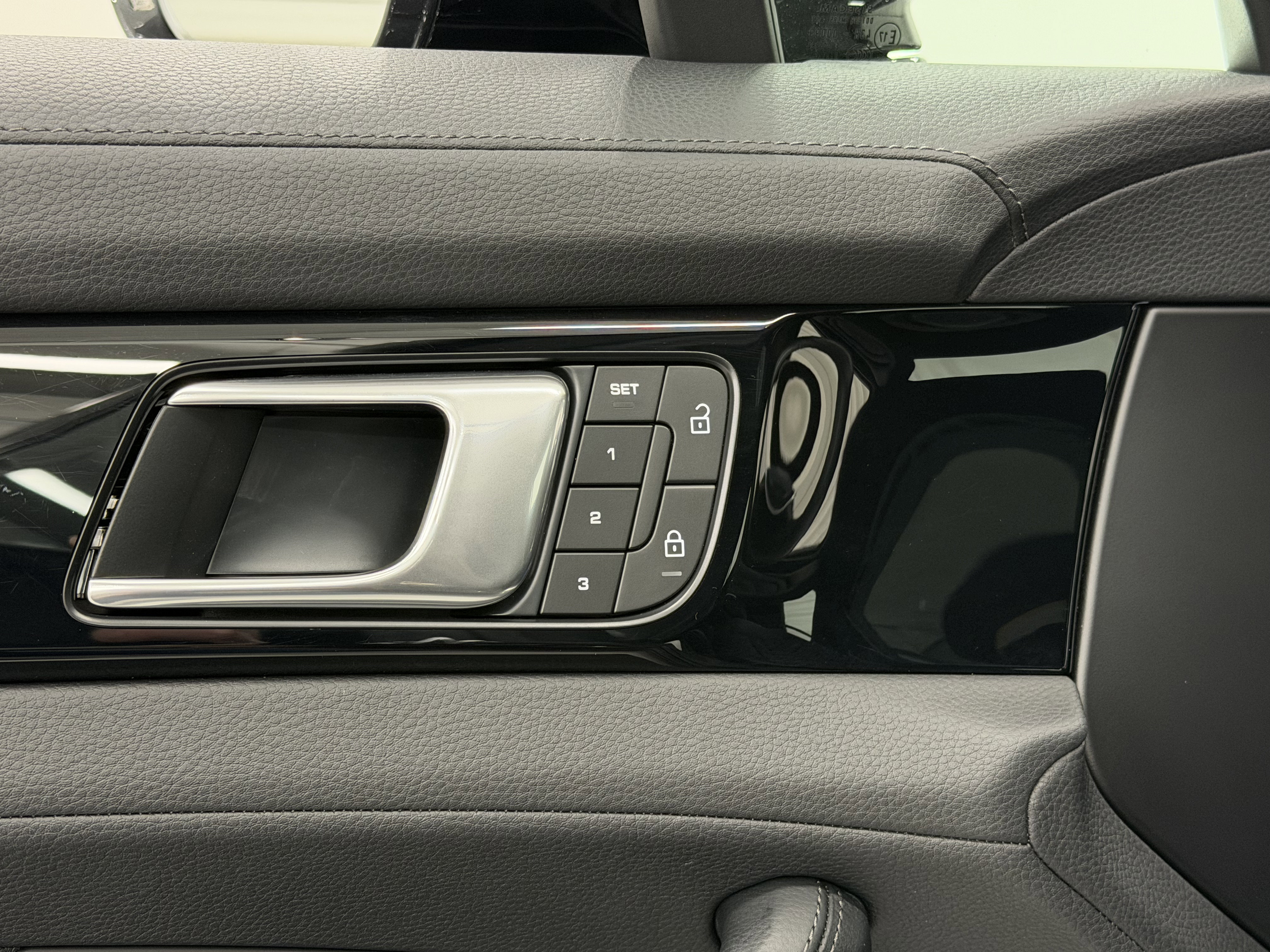 Certified 2023 Porsche Panamera 4 image 29