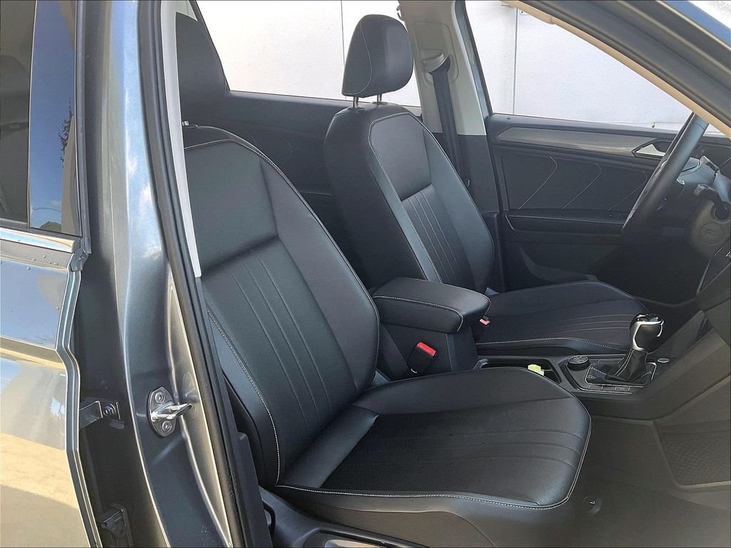 Used 2024 Volkswagen Tiguan SE AWD/4WD image 11