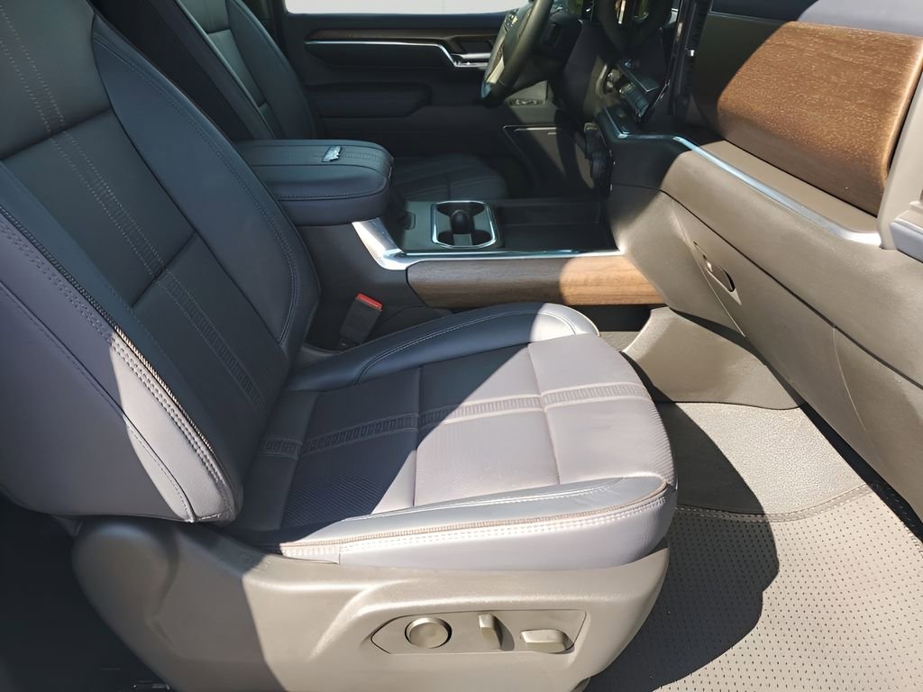 Used 2024 Chevrolet Silverado 2500 High Country w/ Technology Package image 17