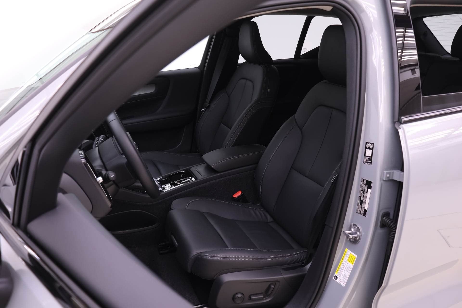New 2026 Volvo XC40 B5 Plus w/ Protection Package Premier AWD/4WD image 7