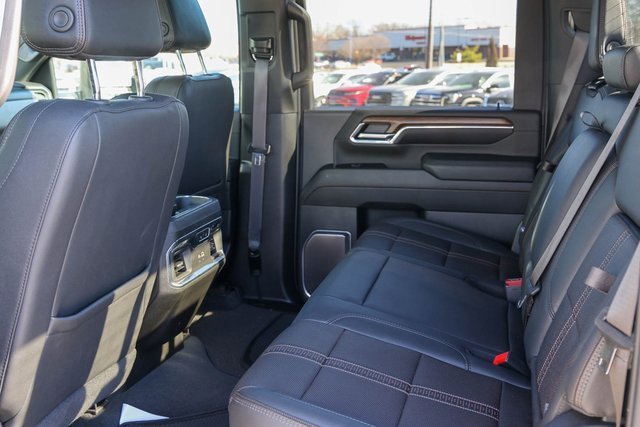 Used 2024 Chevrolet Silverado 3500 High Country w/ Technology Package image 18