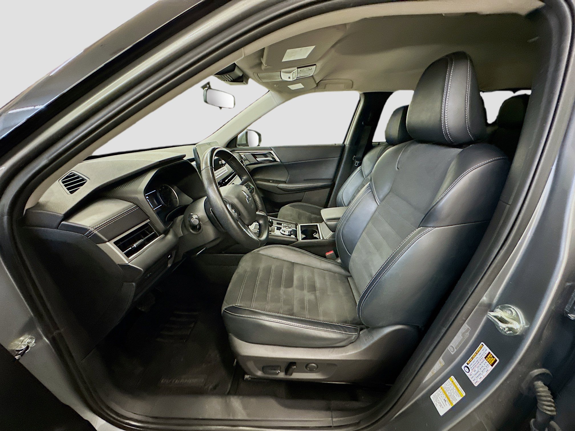Used 2024 Mitsubishi Outlander SE image 13