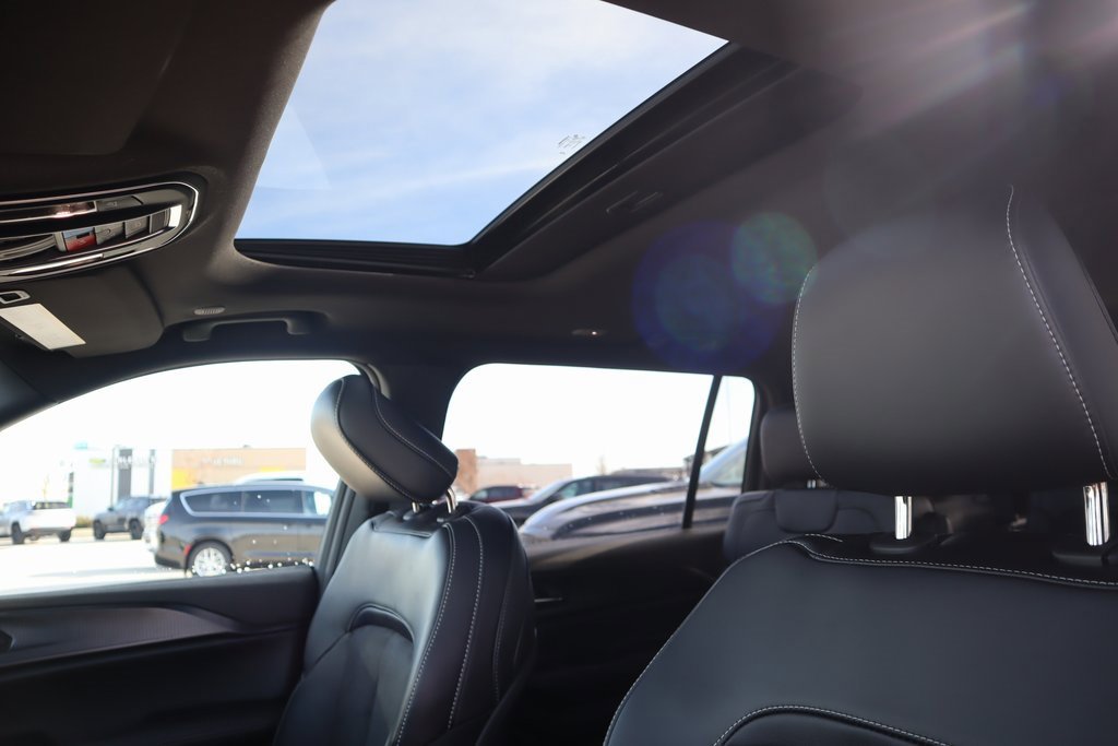 New 2025 Jeep Grand Cherokee L Altitude image 16