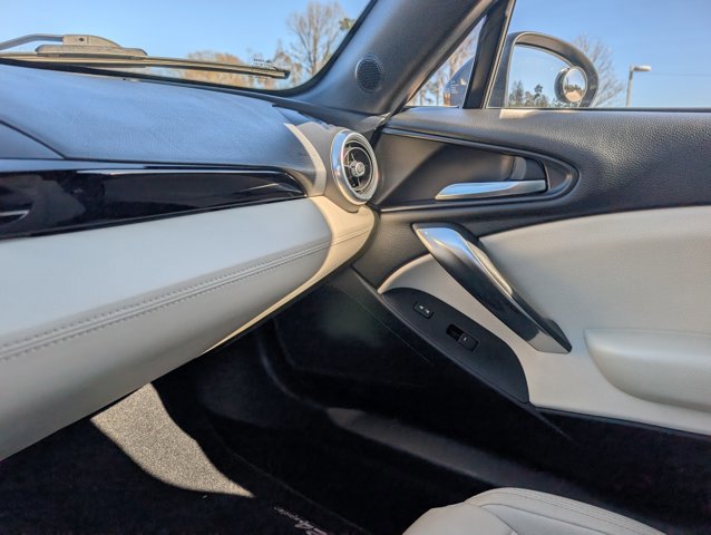 Used 2019 FIAT 124 Spider Lusso image 25