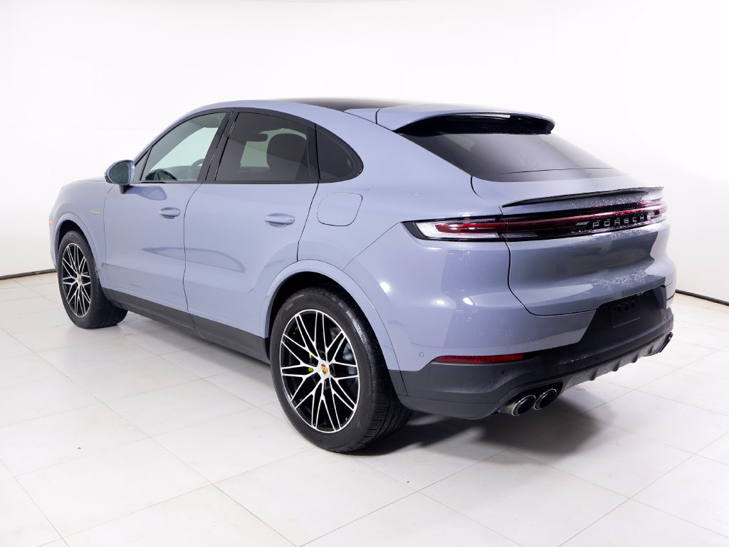 Certified 2026 Porsche Cayenne Coupe AWD/4WD image 3