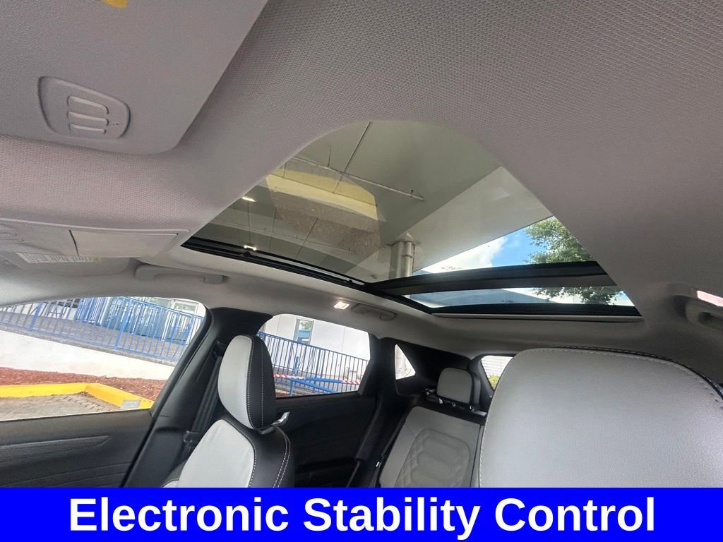 Certified 2024 Ford Escape SE w/ PHEV Premium Package image 12