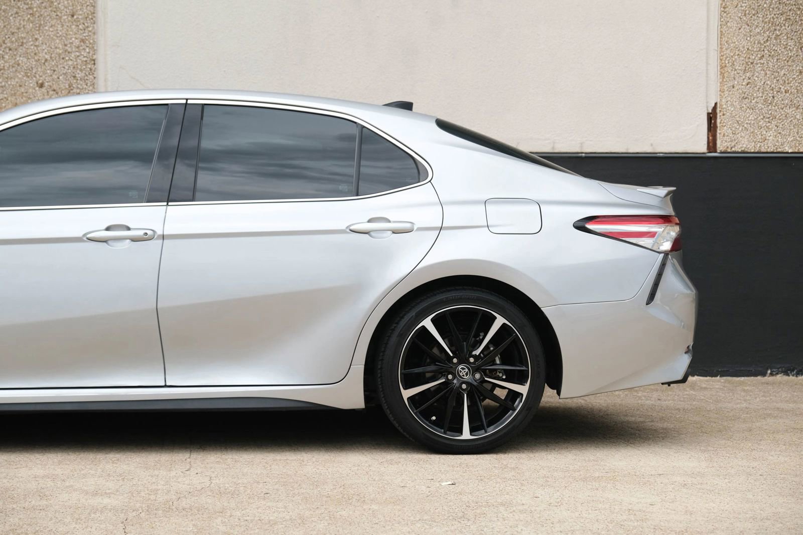 Used 2020 Toyota Camry XSE image 8
