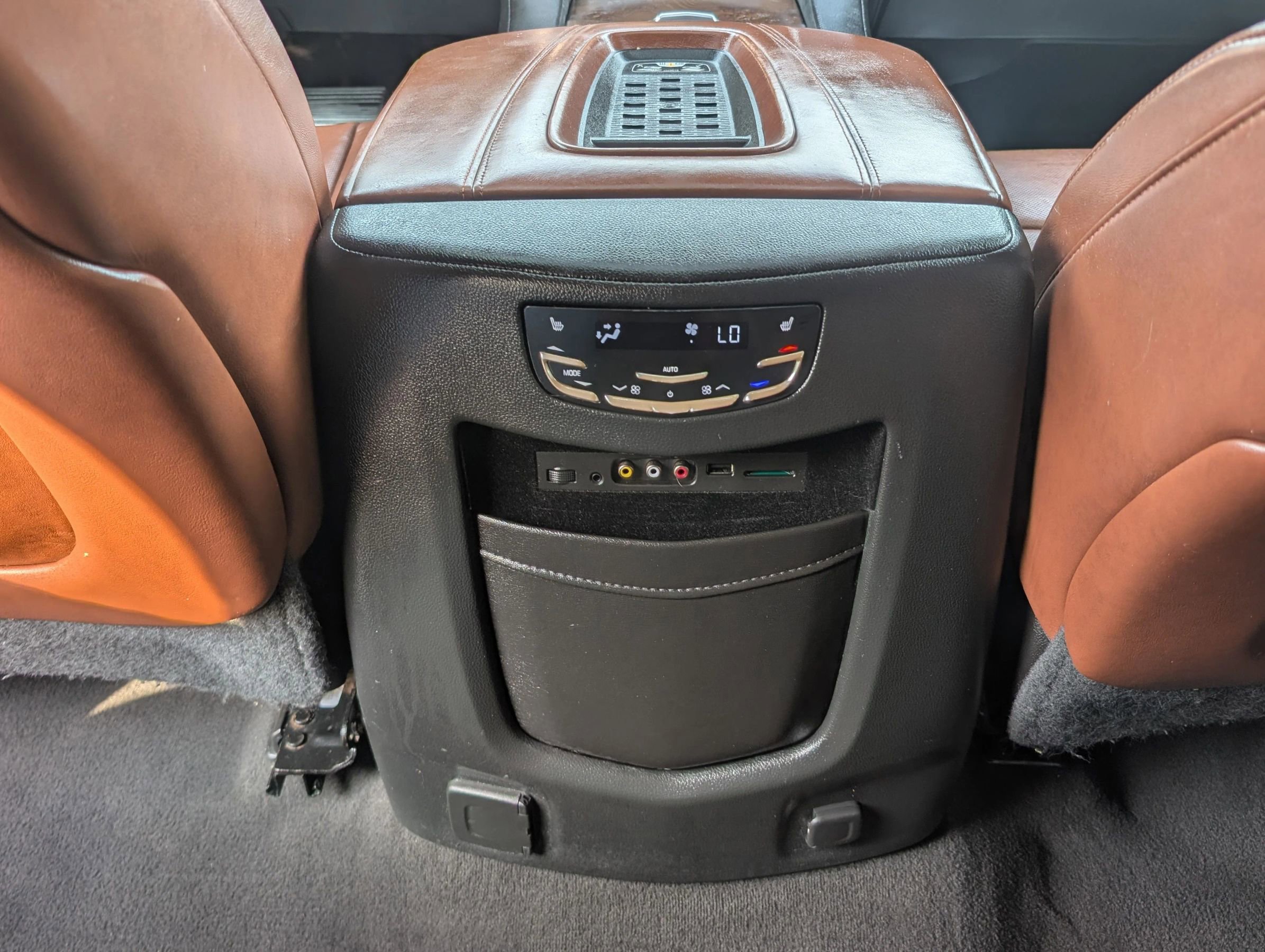 Used 2016 Cadillac Escalade Luxury image 41