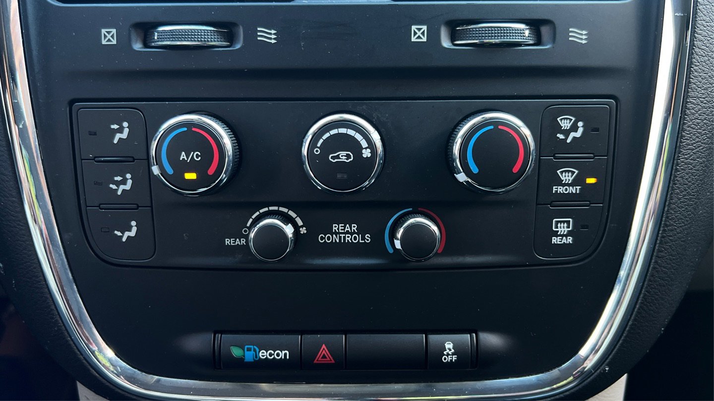 Used 2019 Dodge Grand Caravan SE w/ UConnect Hands-Free Group FWD image 30