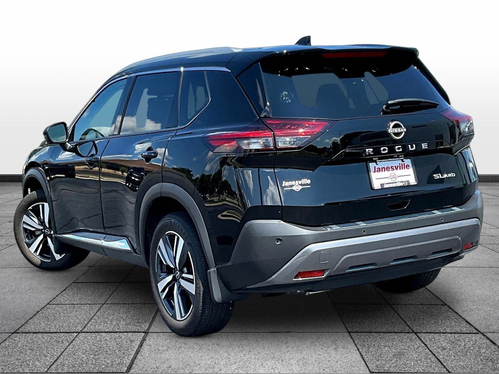 Used 2023 Nissan Rogue SL AWD/4WD image 5